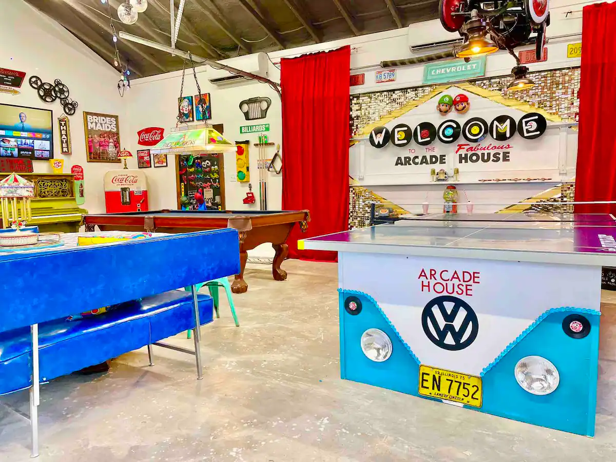 tendances été 2024 airbnb salle d'arcade